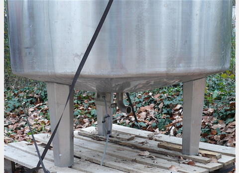 cuve stockage INOX isol&eacute;e Volume : 1000 litres.