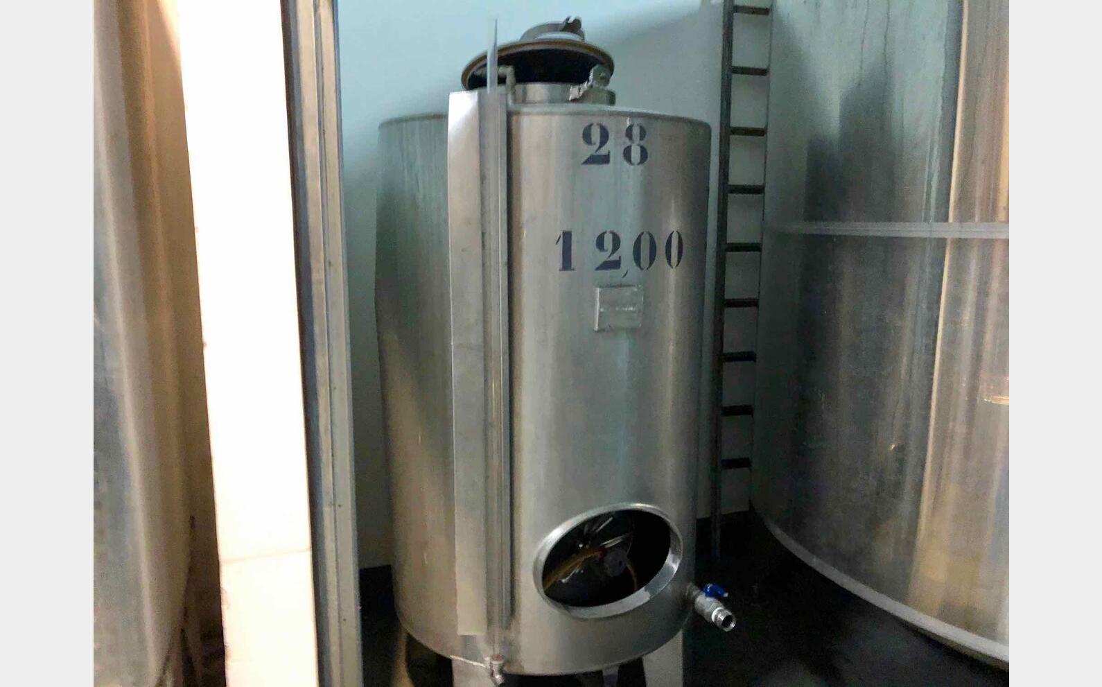 Cuve inox verticale sur pieds