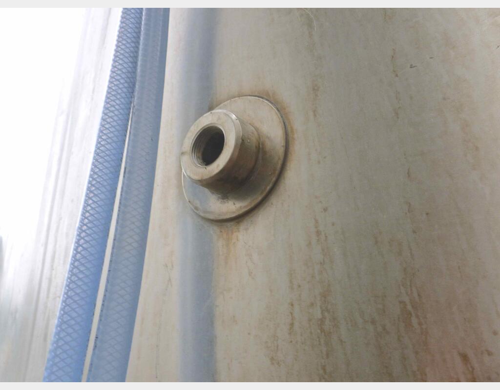 Cuve inox cylindrique verticale agitée - isolée sur pieds capacité 500 hls