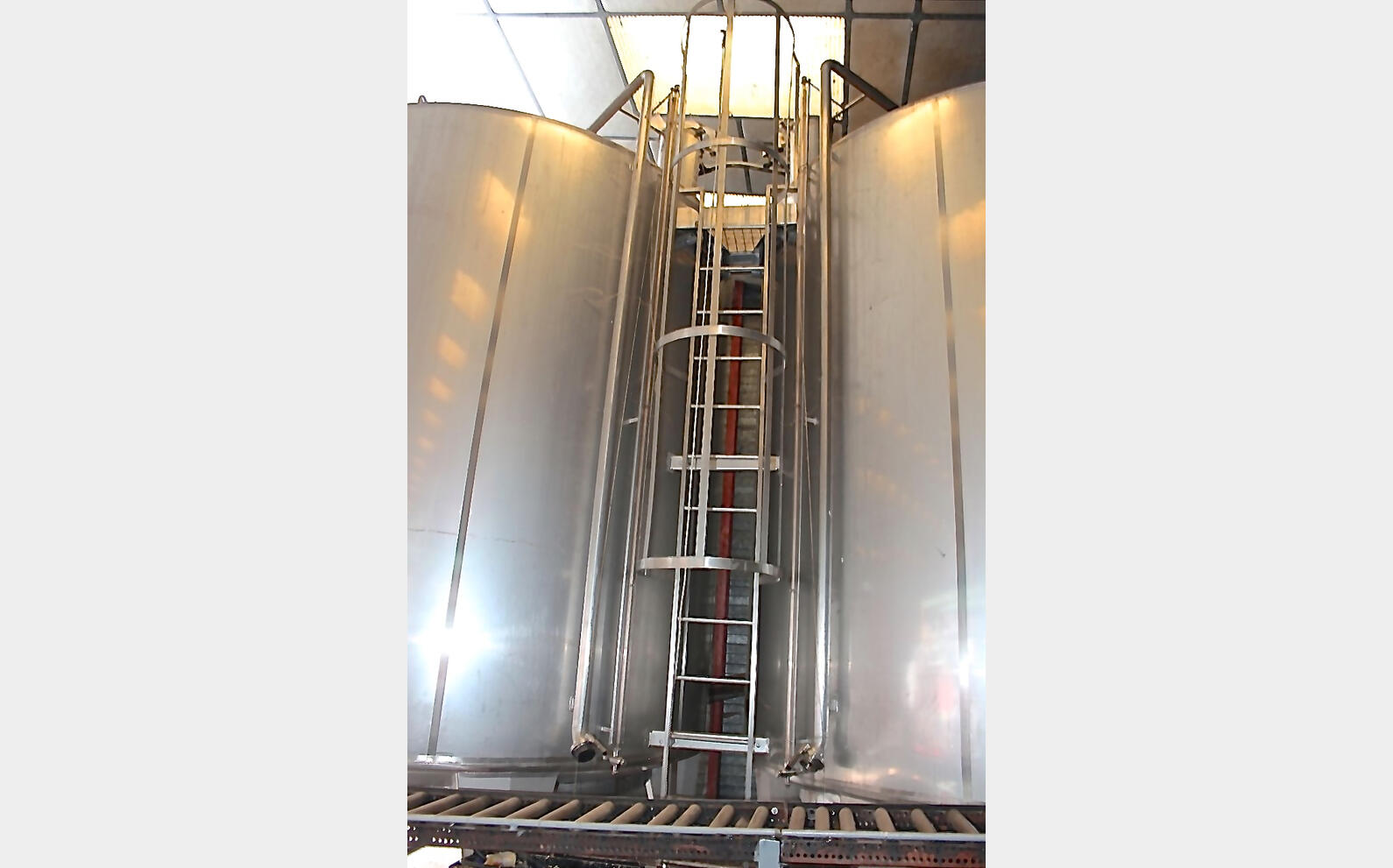 Cuve inox 316L ferm&eacute;e sur pieds Marque ETA