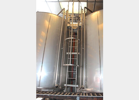 Cuve inox 316L ferm&eacute;e sur pieds Marque ETA