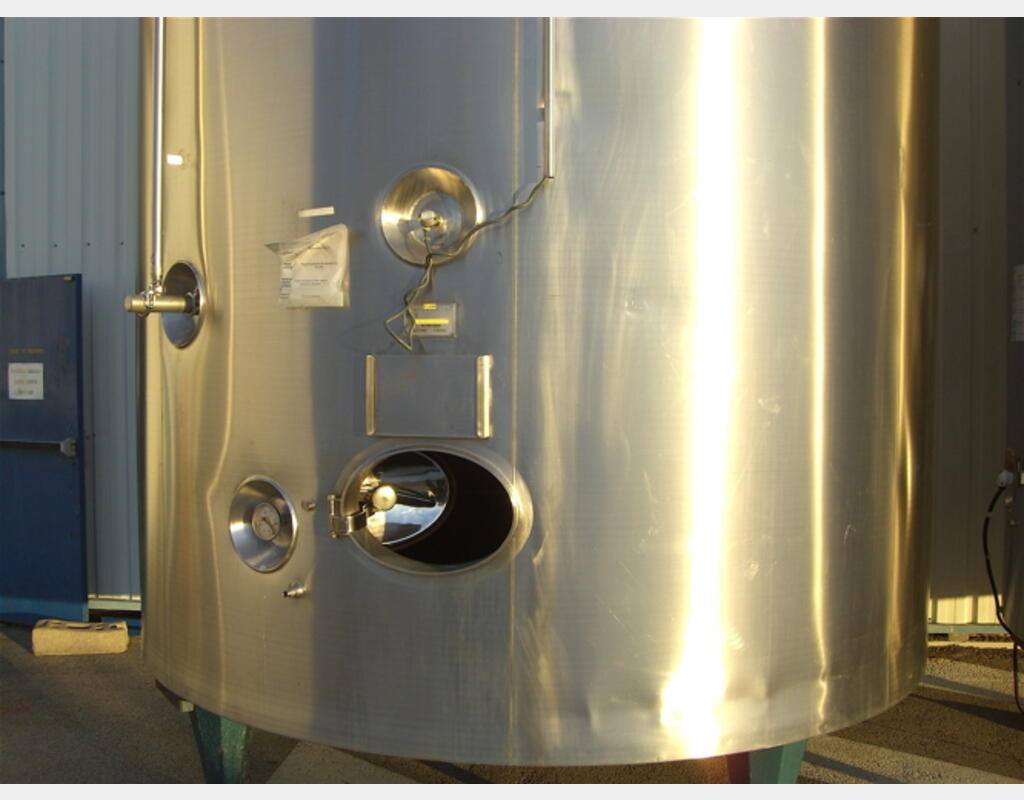Cuve de stockage Inox 316 - Fond plat incliné sur pieds , 20000 L