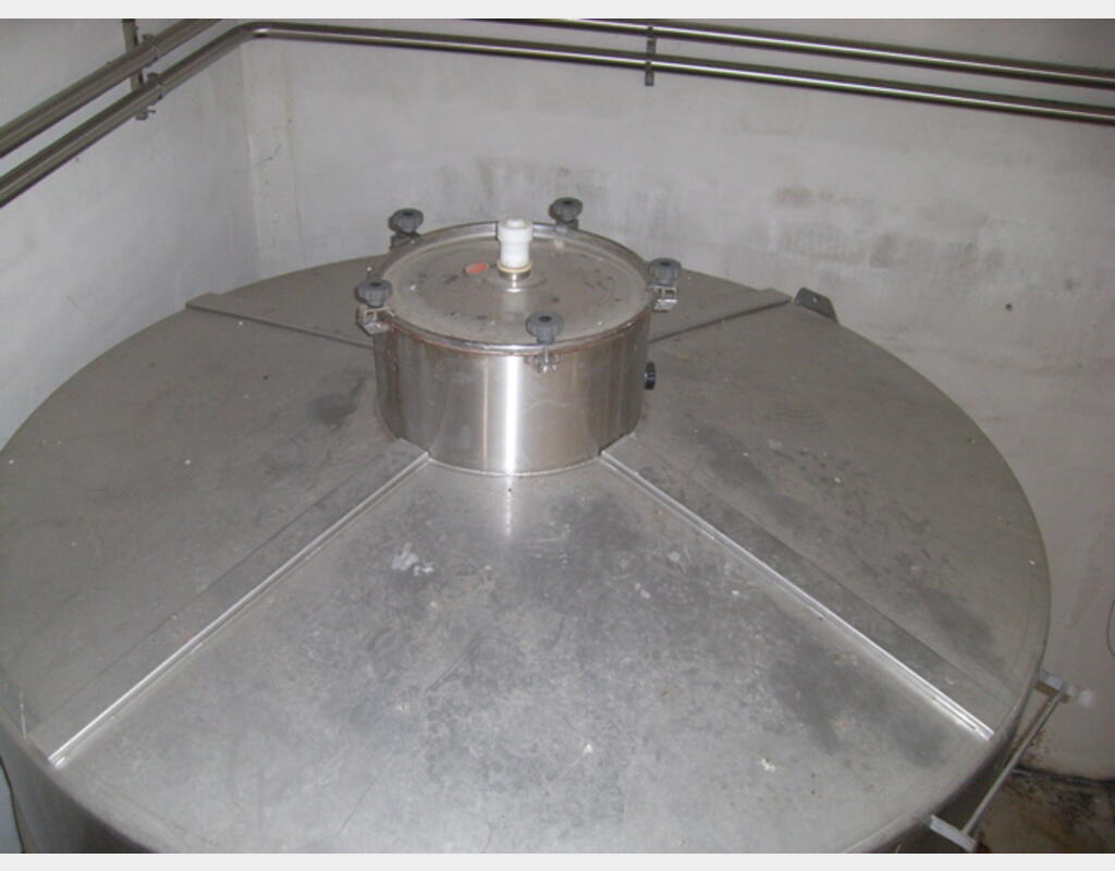 Cuve INOX fond conique sur pieds - de 113 hls