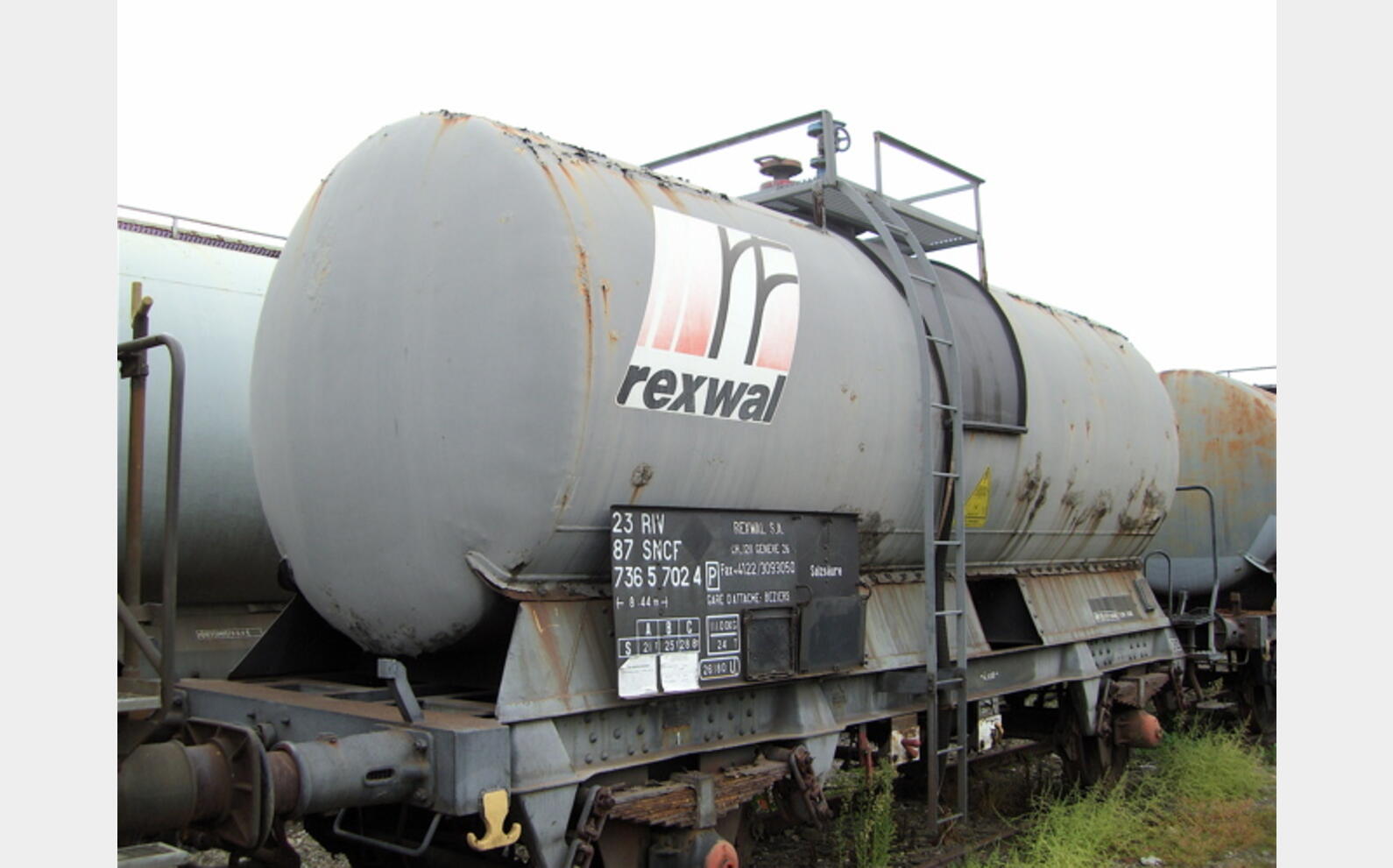 Citerne wagon acier &eacute;bonite de 25m3