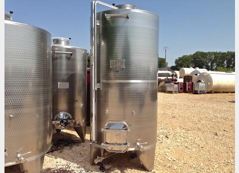 cuve INOX ferm&eacute;e sur pieds de 4200 litres MATERIEL NEUF