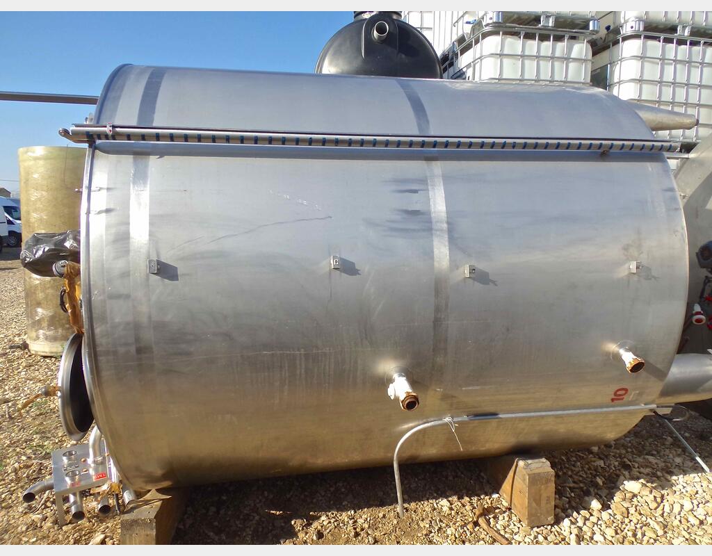 Cuve isolée , agitée , et circuit - volume : 10 000 litres
