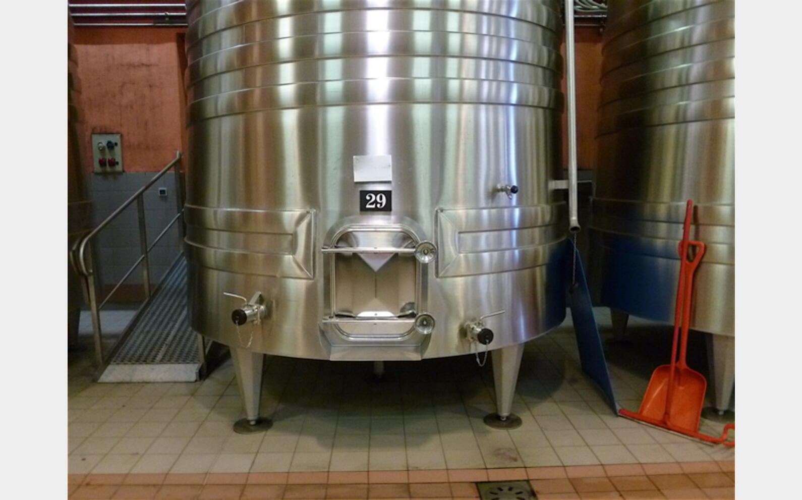 Cuve inox tronconique sur pieds Ann&eacute;e : 1999 Marque : PIERRE GUERIN