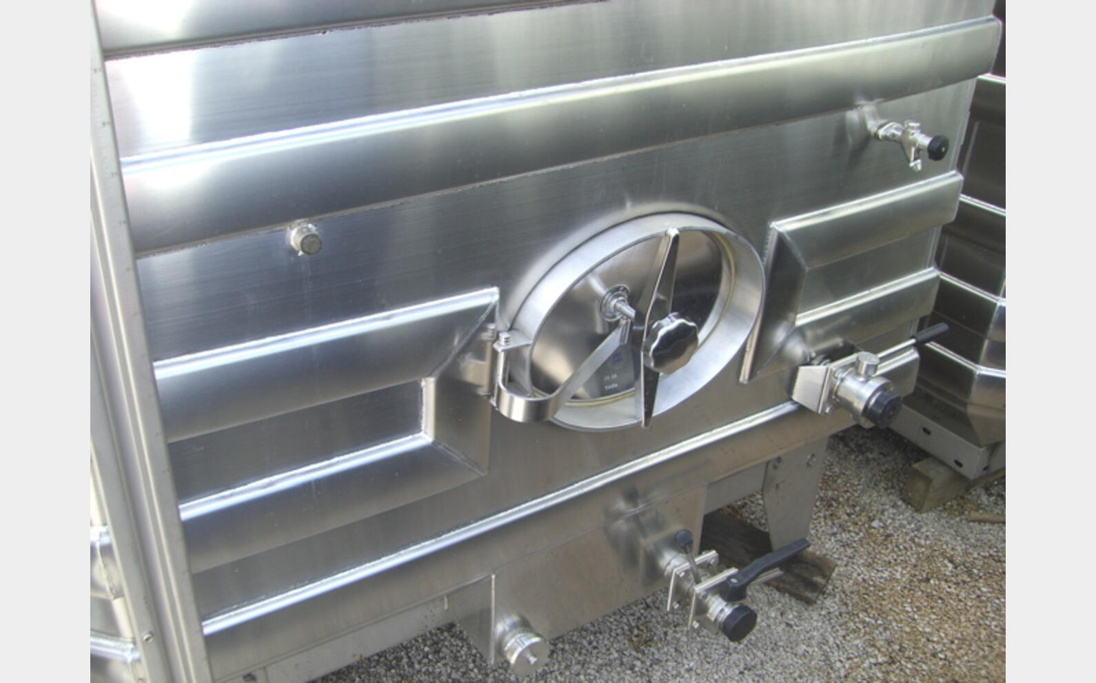 Cuve parall&eacute;l&eacute;pip&egrave;dique INOX 316L