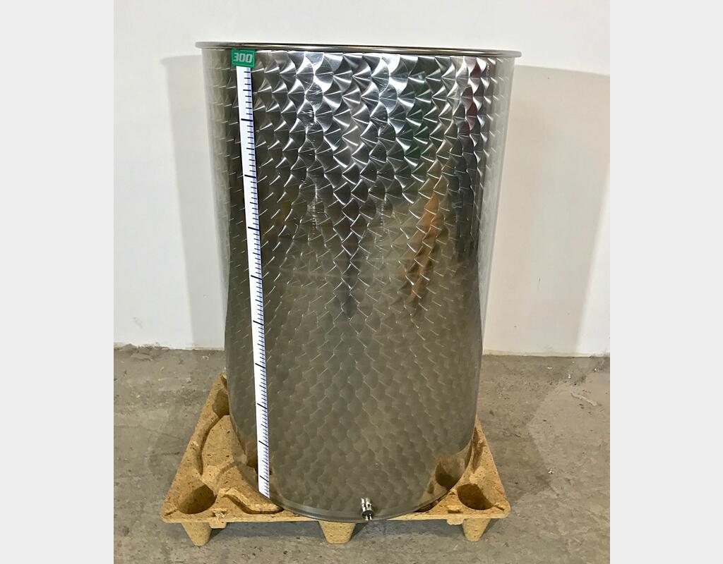 304 stainless steel tank - Flat bottom - Floating cap - Model SPA300