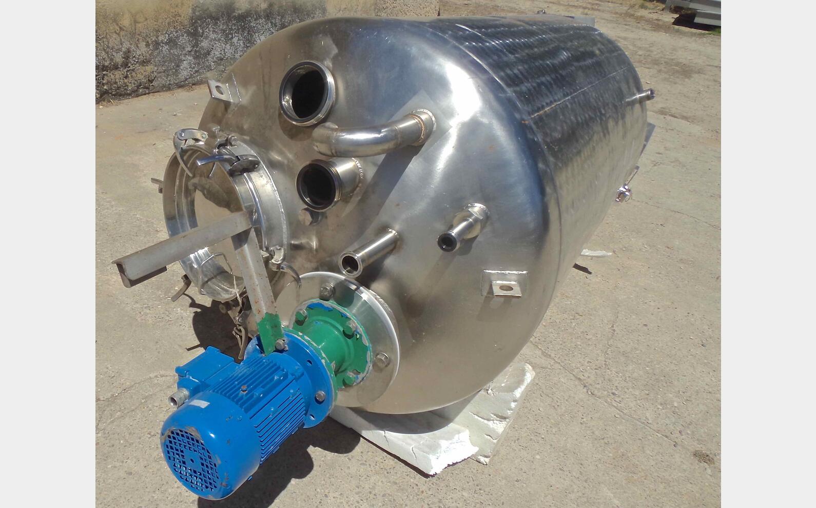 Cuve inox agit&eacute;e