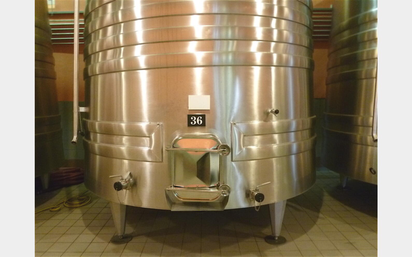 Cuve inox tronconique sur pieds Ann&eacute;e : 1999 Marque : PIERRE GUERIN