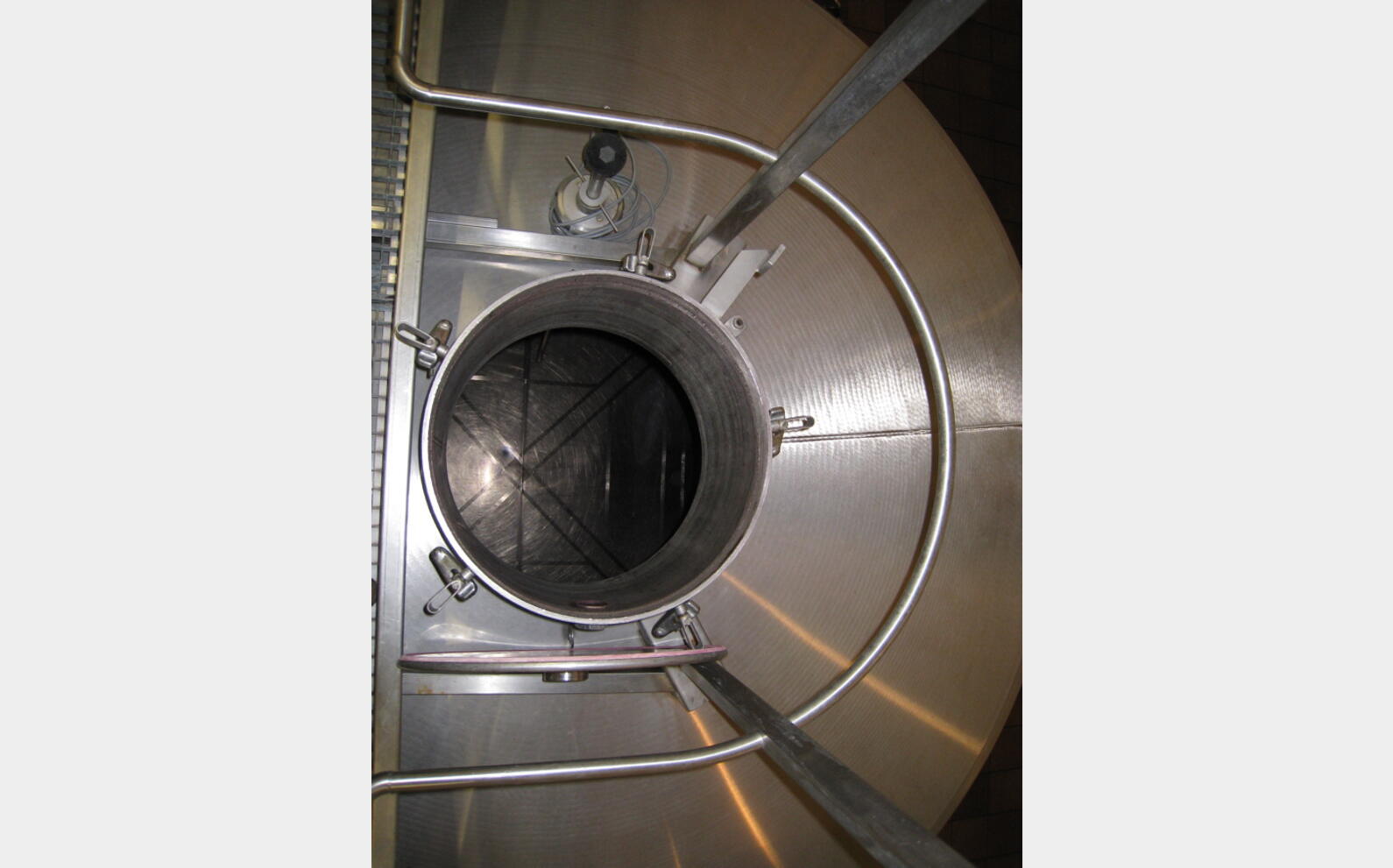 Cuve Inox isol&eacute;e de 210 hls Volume : 210 hecto (21.000 litres)