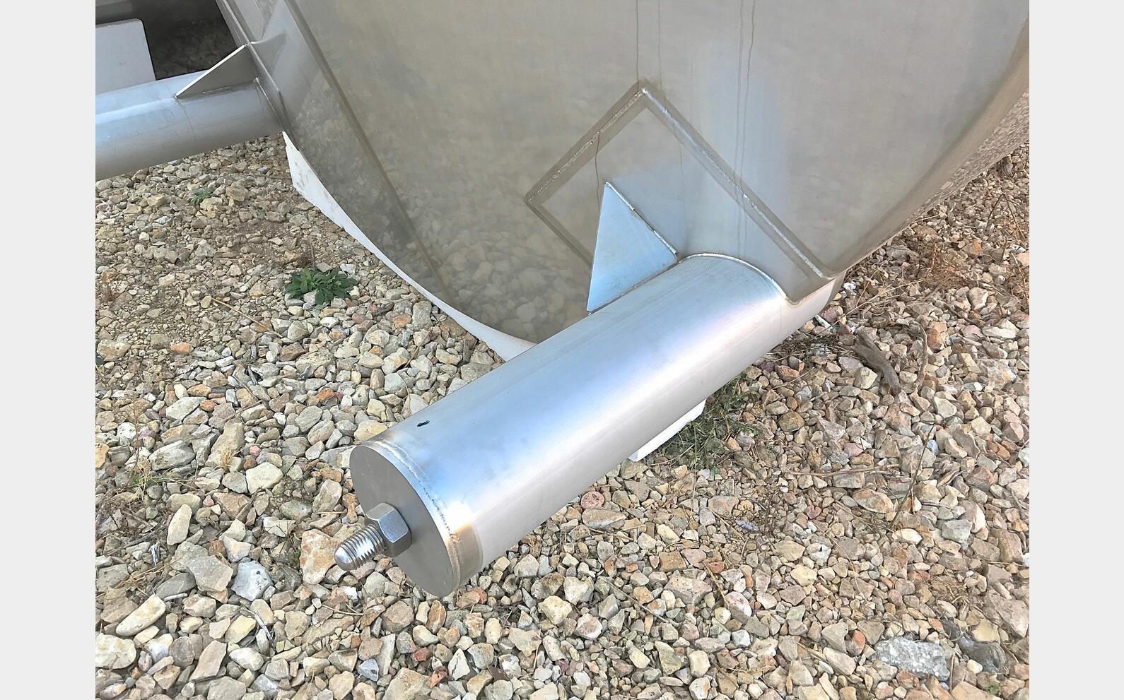 cuve INOX 316L ferm&eacute;e sur pieds MATERIEL NEUF