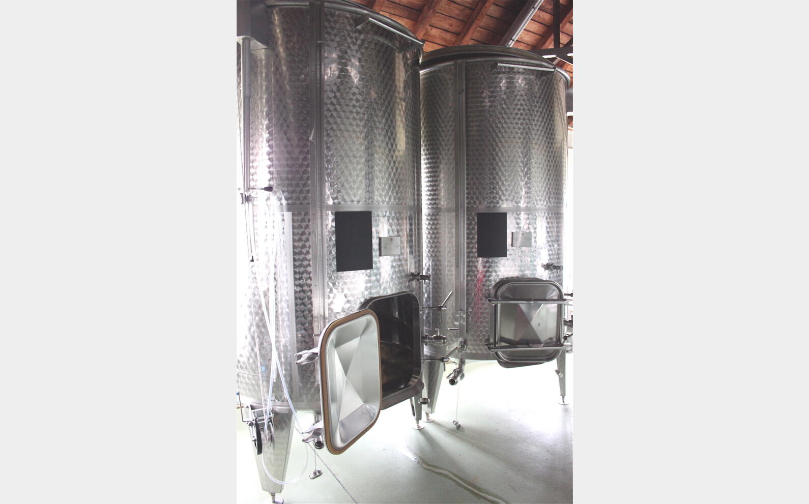 cuve INOX chapeau flottant 2900 litres Ann&eacute;e : 2012 Marque : SK Group