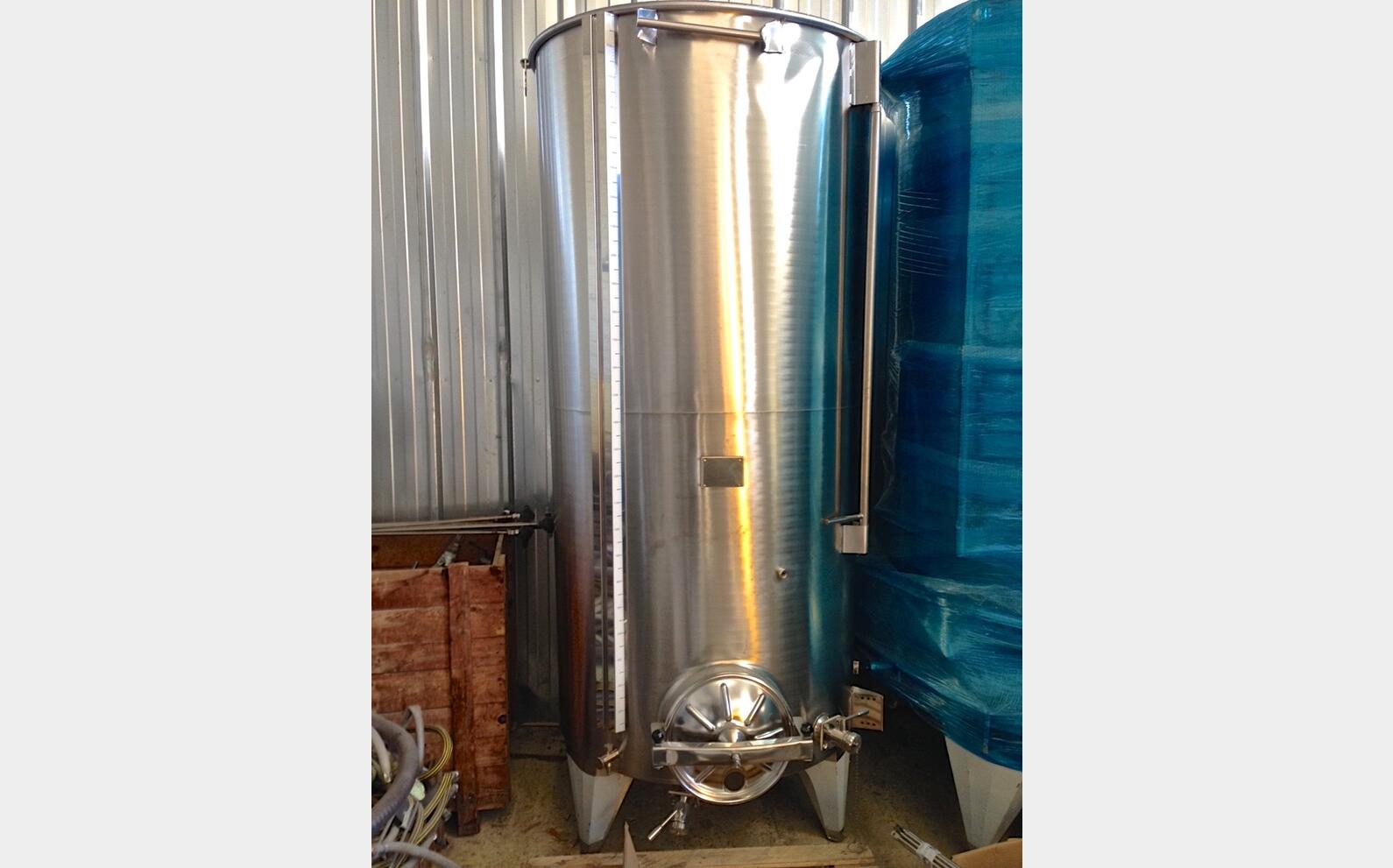 Cuve Inox chapeau flottant de 28 hls Volume : 2800 litres (28 hls)
