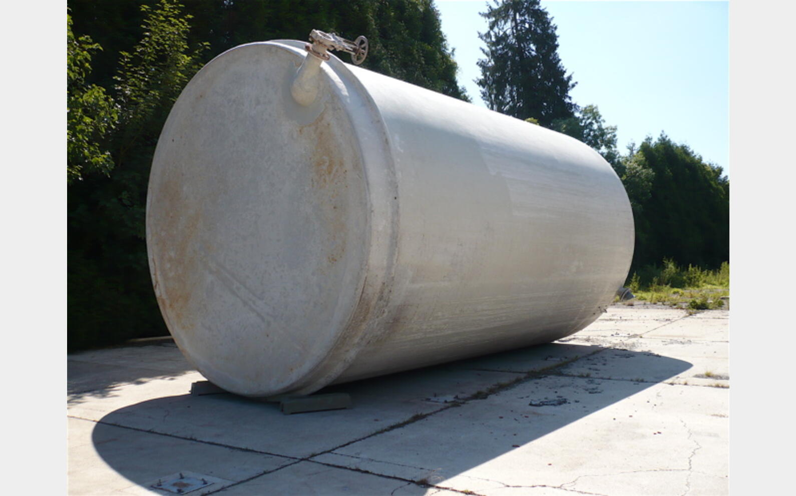 Cuve de stockage polyester de 100m3, Hermex volume : 100 000 litres (1000 hecto) provenance : papeterie. marque : HERMEX