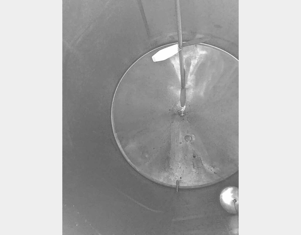 Cuve inox cylindrique verticale agitée - isolée sur pieds capacité 100 hls