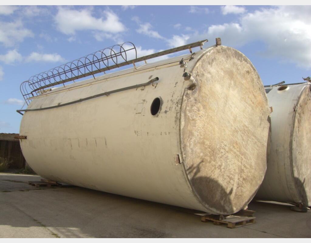 CUVE DE STOCKAGE POLYESTER ARTICLE EN PROMOTION FOND PLAT