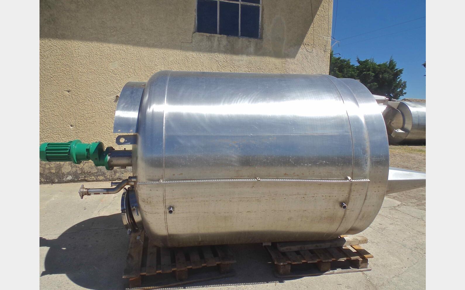 Cuve inox agit&eacute;e