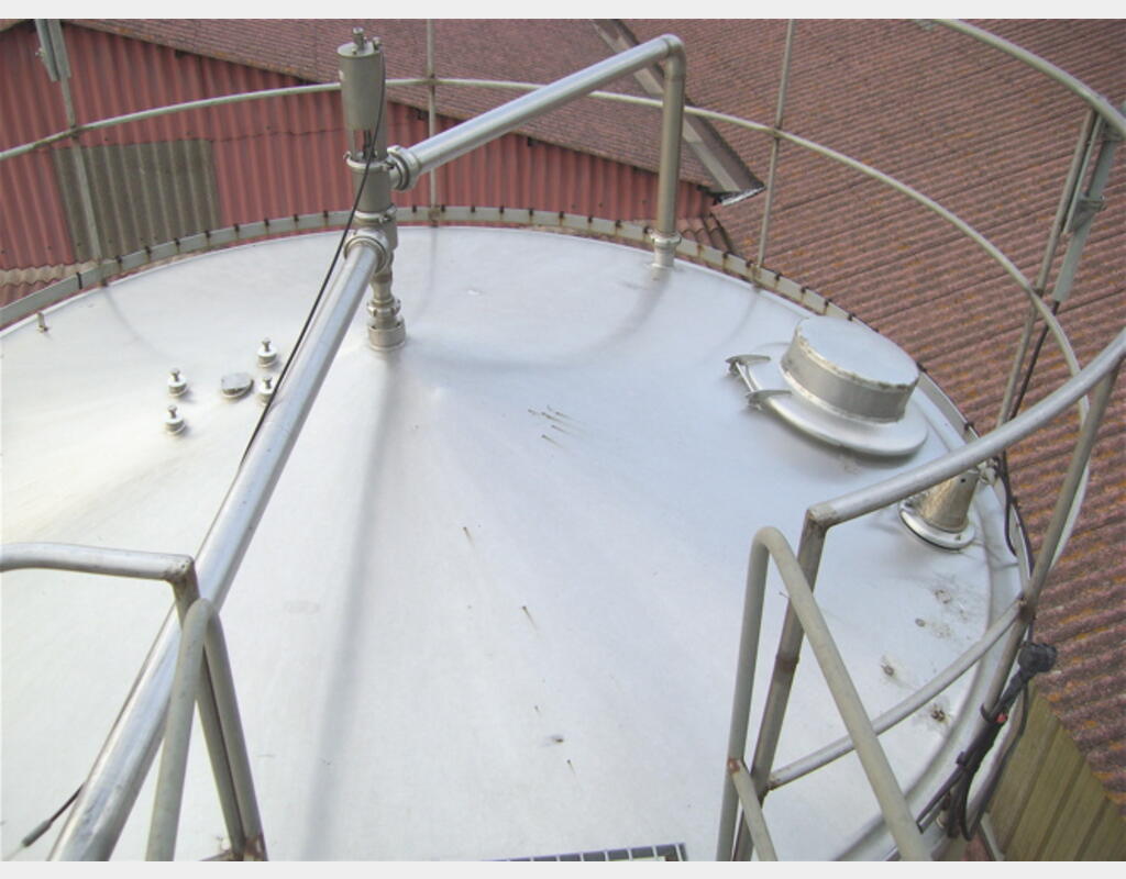 Cuve de stockage verticale de 50 m3 - INOX 304, agitée et isolée