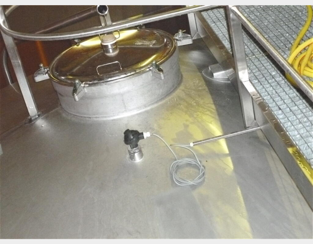 Cuve vinification INOX 304 tronconique - Volume : 177,7 hecto (17770 litres)