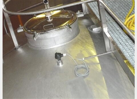 Cuve inox tronconique sur pieds Ann&eacute;e : 1999 Marque : PIERRE GUERIN