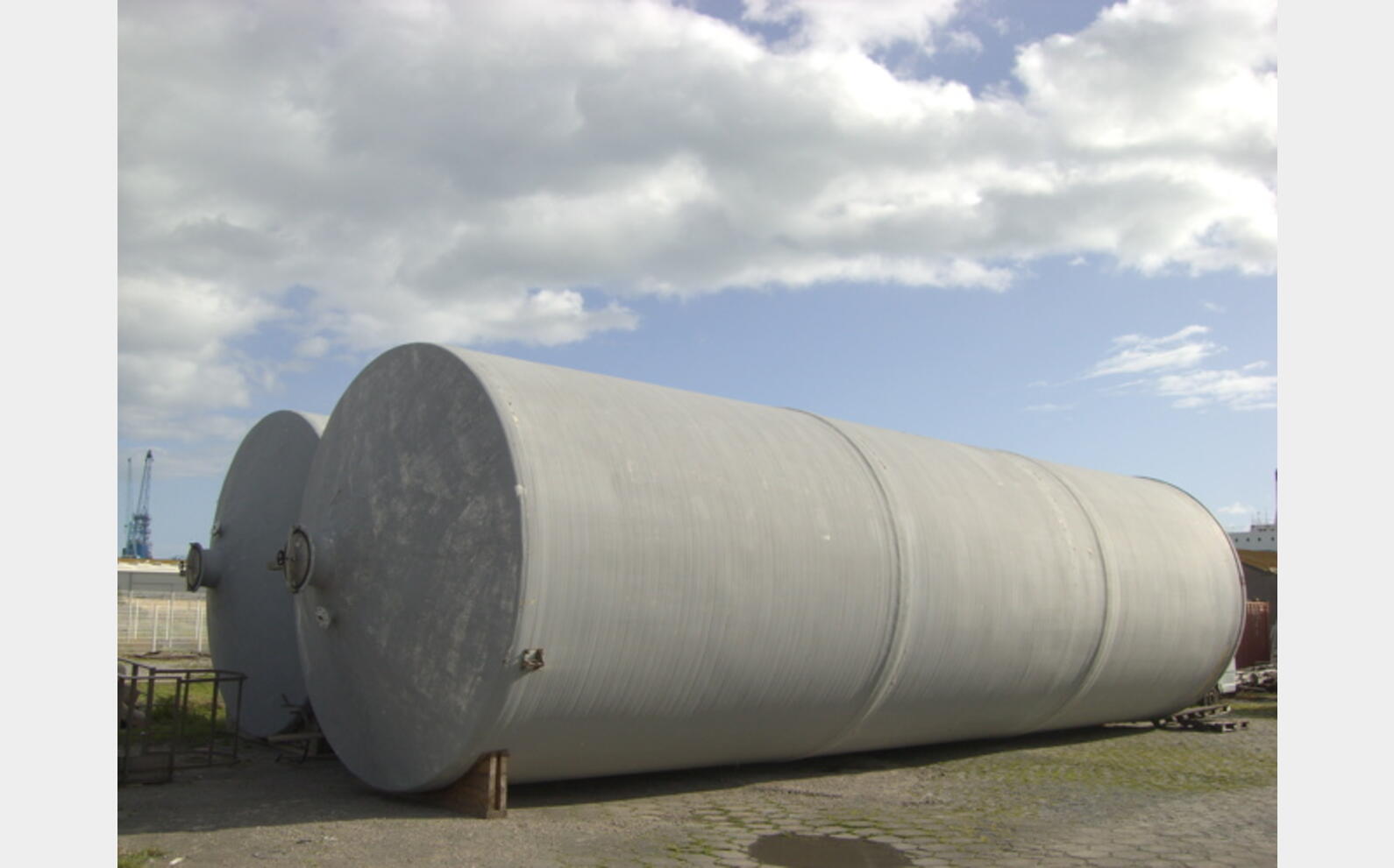 CUVE DE STOCKAGE POLYESTER FOND PLAT