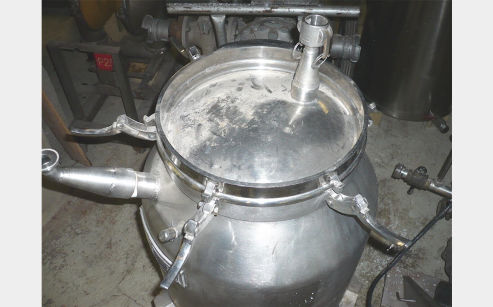 cuve de stockage INOX Volume : 50 litres Vinicole. Marque : ALFA LAVAL
