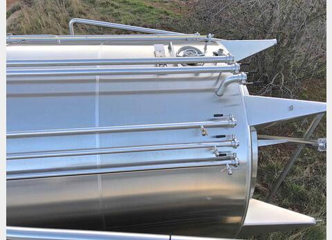Cuve inox 316L cylindrique verticale Compartiment&eacute;e : 2 x 100 hls + 190 hls