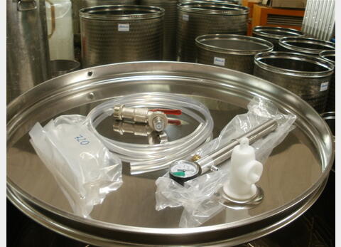 Cuve inox 304  &agrave; chapeau flottant MATERIEL NEUF Volume : 500 litres