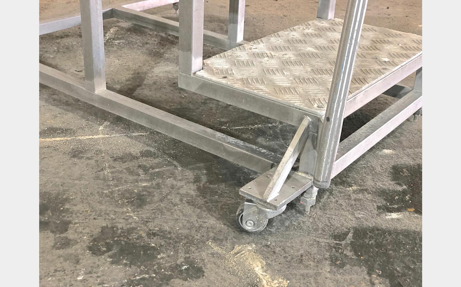 Marche pieds &agrave; roulettes LSDH18
