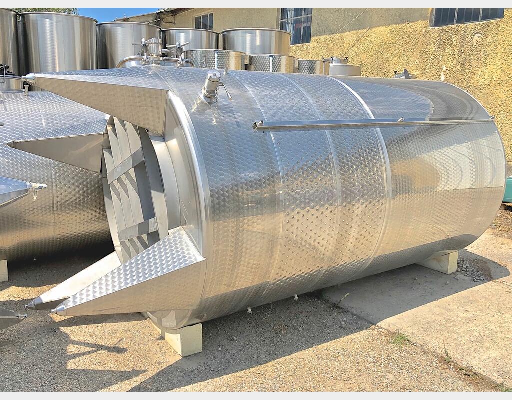 Cuve fermée sur pieds en INOX 304 - Volume : 8000 LITRES