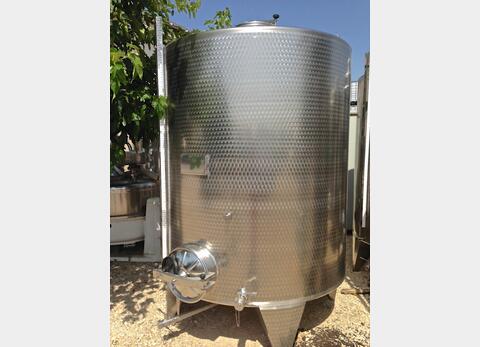 cuve INOX ferm&eacute;e sur pieds de 5500 litres MATERIEL NEUF