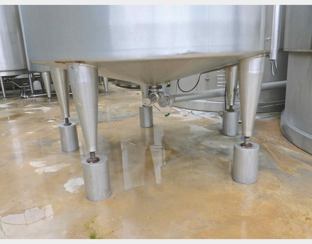 Cuve inox cylindrique verticale agitée - isolée sur pieds capacité 500 hls