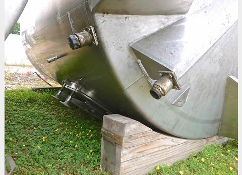 Cuve inox ferm&eacute;e sur pieds