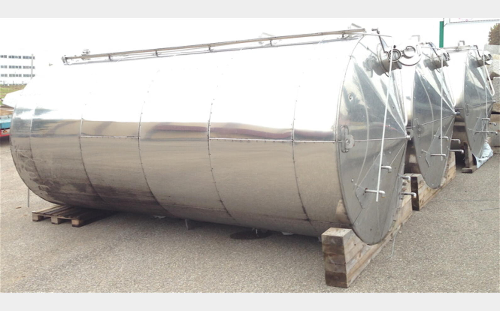 Cuve INOX 316L isol&eacute;e + drapeaux 6,5 m2