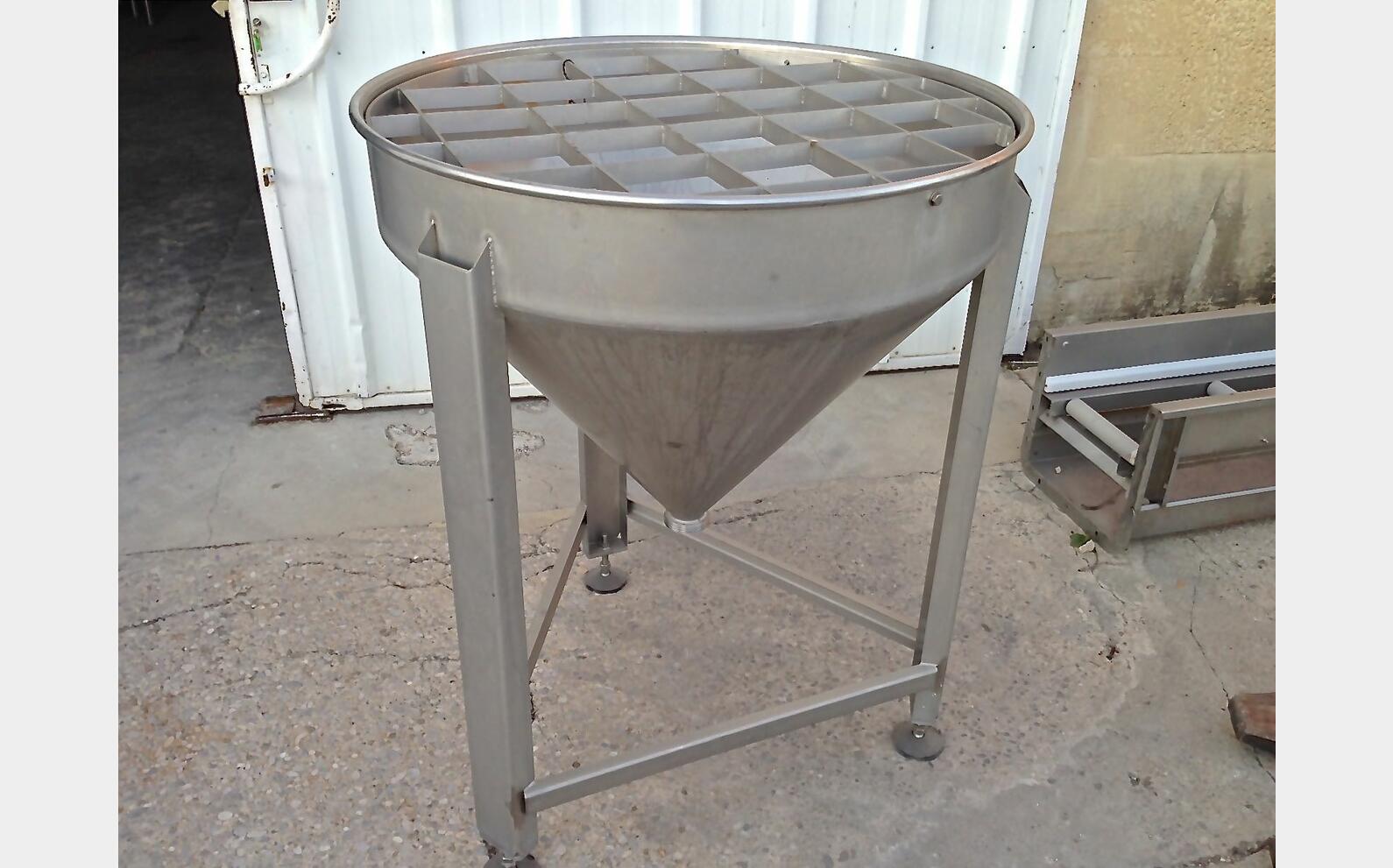 Cuve inox conique ouverte avec grille
