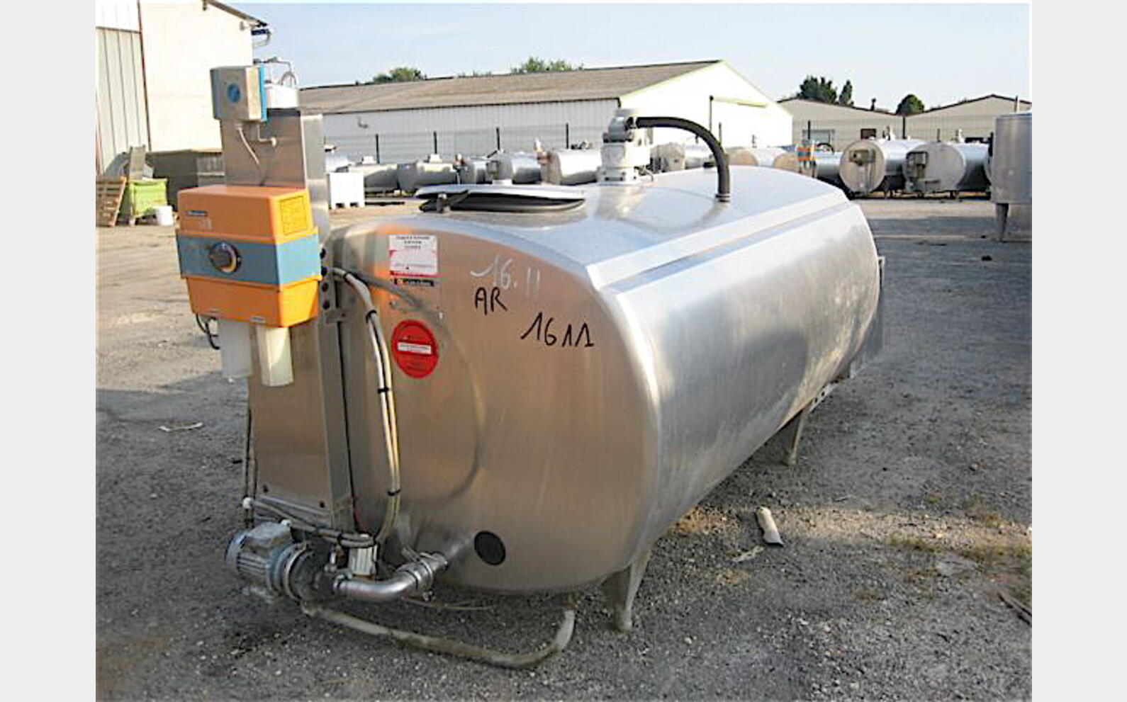 Tank &agrave; lait 1500 litres Groupe de froid et agitation .