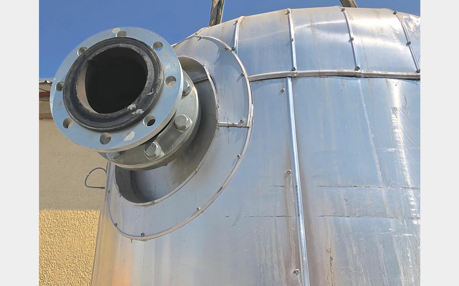 Insulated stainless steel storage tank