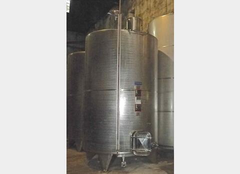 Cuve inox ferm&eacute;e sur pieds