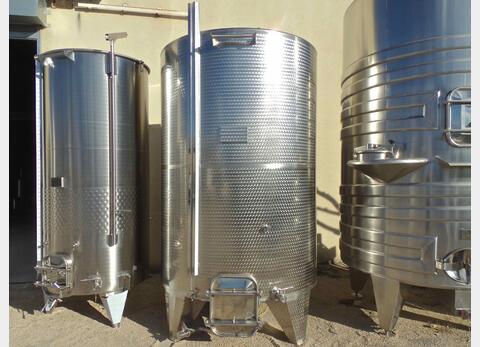 cuve INOX ferm&eacute;e sur pieds de 7000 litres MATERIEL NEUF