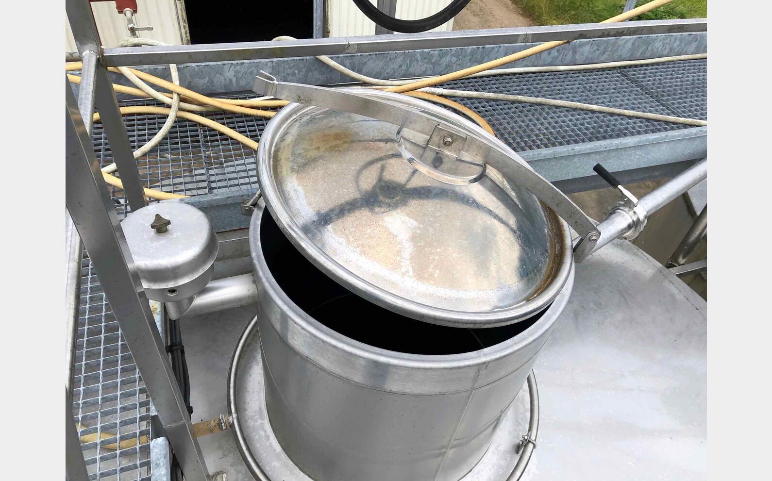 Cuve stockage inox sur pieds SCHEIBER