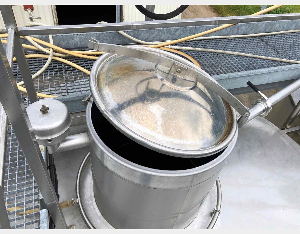 Cuve de stockage inox sur pieds - Volume : 450 HL (45000 litres)