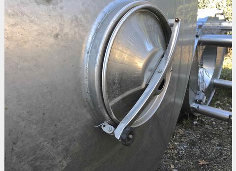 Cuve inox ferm&eacute;e sur pieds