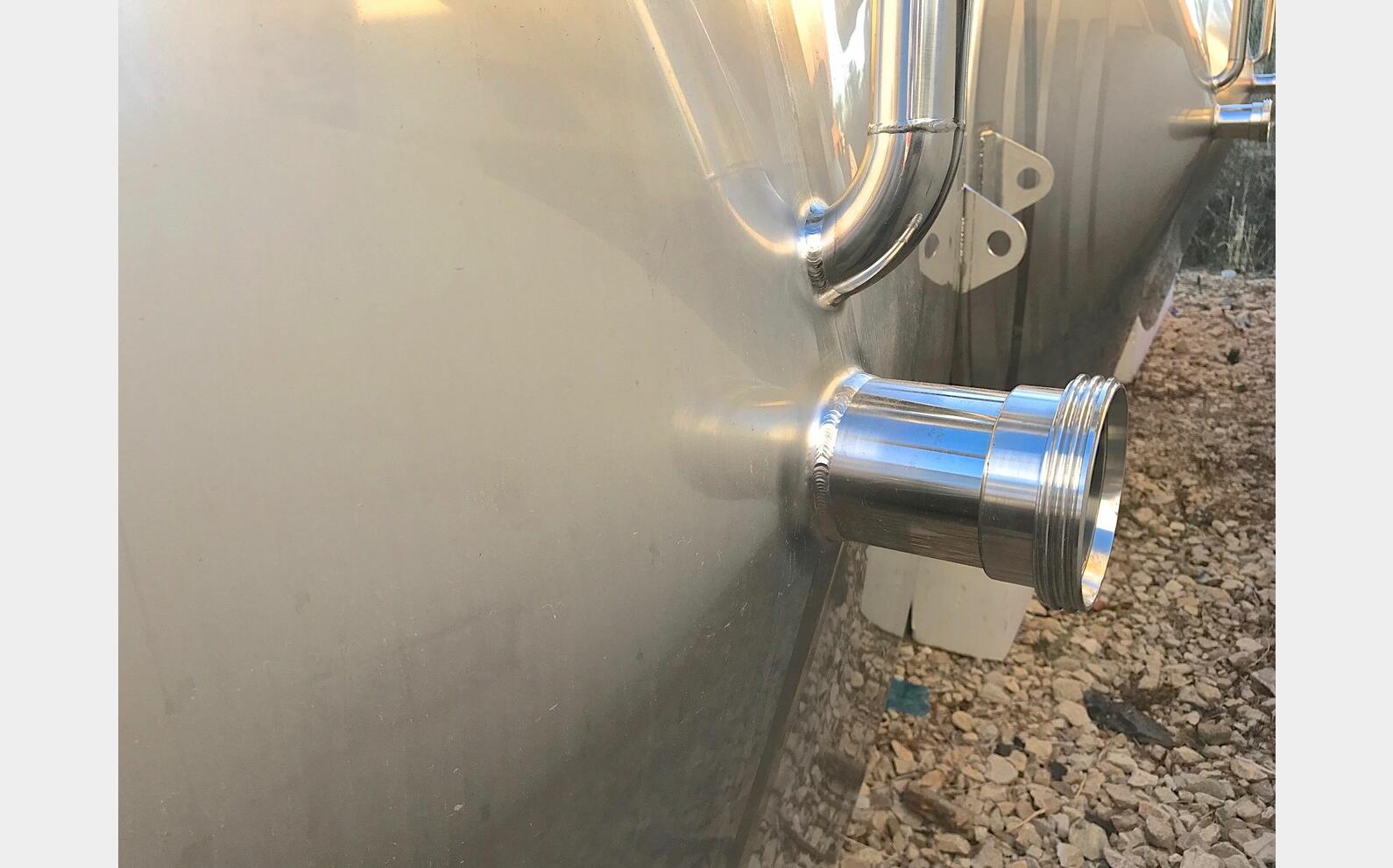 cuve INOX 316L ferm&eacute;e sur pieds MATERIEL NEUF