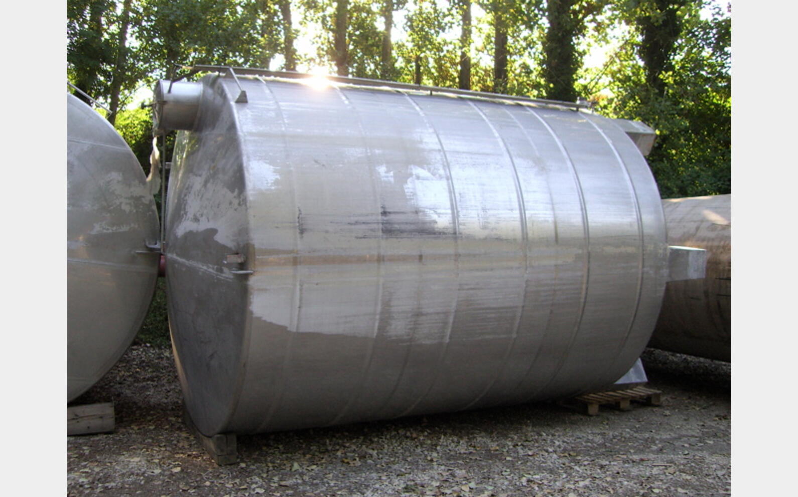 2 cuves de stockages 28 m3 Provenance : vinicole. Marque : CIVIDAC