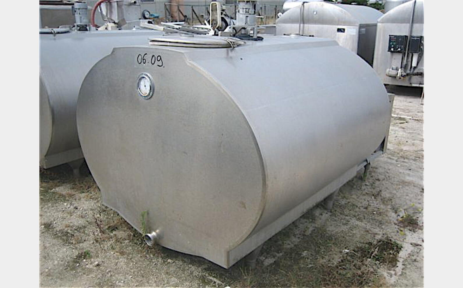Tank &agrave; lait 1710 litres Groupe de froid et agitation .