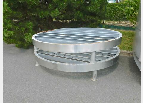 Cuve inox sur pieds de 138 hls