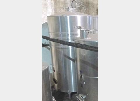 Cuve inox ferm&eacute;e sur pieds