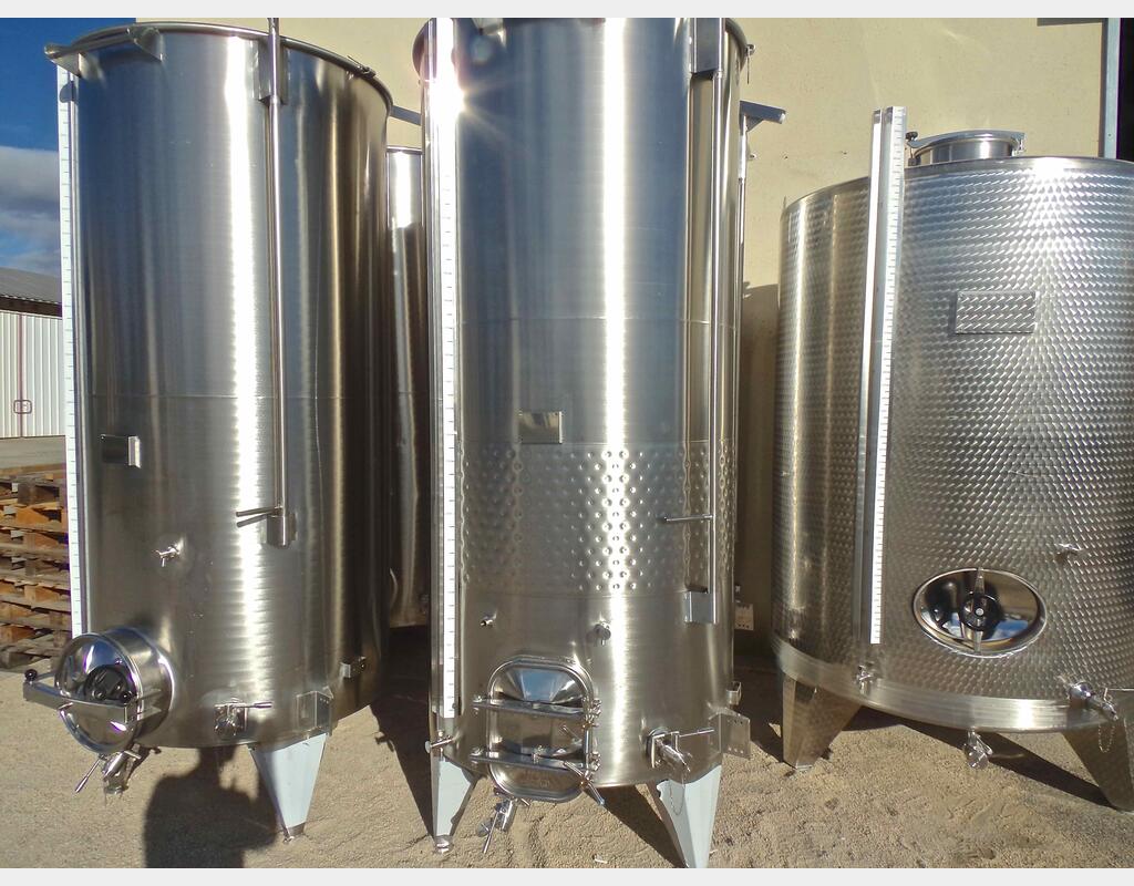 Cuve Inox chapeau flottant de 28 hls MATERIEL NEUF Volume : 2800 litres (28 hls)